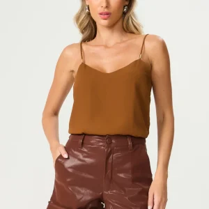 Shorts de couro brilho marrom Fato Básico
