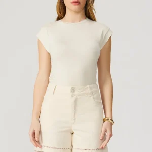 Shorts perfecto com entremeio sarja natural Fato Básico